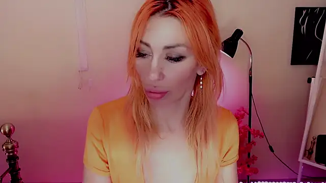 AnnieGOld  online show from December 2024 10:26:02 PM