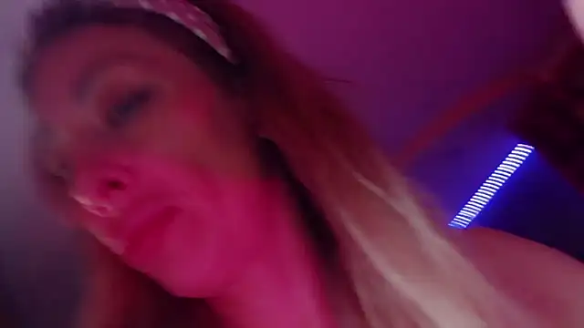 AnnieGOld  online show from September 2025 10:53:02 PM