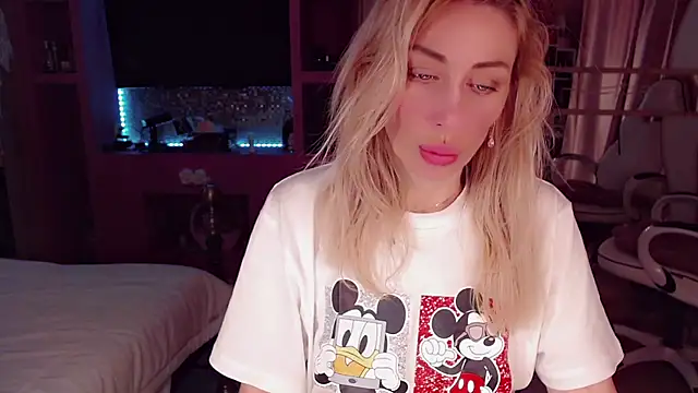 AnnieGOld  online show from October 2025 11:42:02 PM