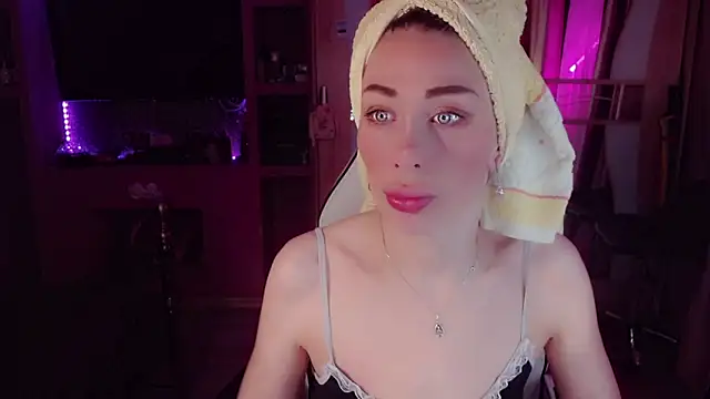 Snapshot of AnnieGOld_ chatting on May 2026 10:37:01 PM AnnieGOld online show from May 2026 10:37:01 PM