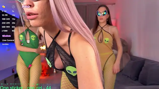 mikkixmeow online show from November 2025 01:00:01 PM