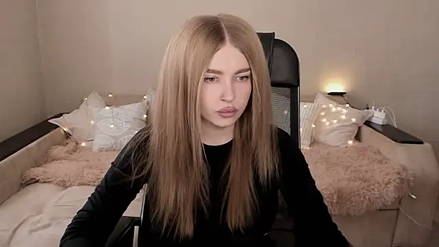 Snapshot of ViolettaLopez chatting on February 2025 10:21:01 AM ViolettaLopez online show from February 2025 10:21:01 AM