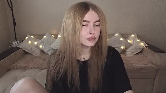 Snapshot of ViolettaLopez chatting on October 2025 12:45:02 PM ViolettaLopez online show from October 2025 12:45:02 PM