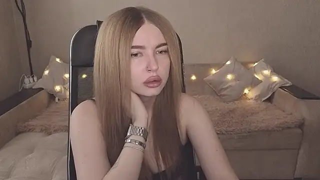 Snapshot of ViolettaLopez chatting on October 2025 09:48:01 AM ViolettaLopez online show from October 2025 09:48:01 AM