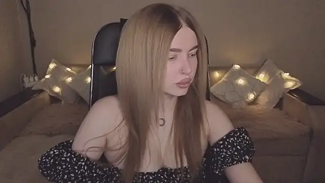 Snapshot of ViolettaLopez chatting on November 2025 12:15:01 PM ViolettaLopez online show from November 2025 12:15:01 PM