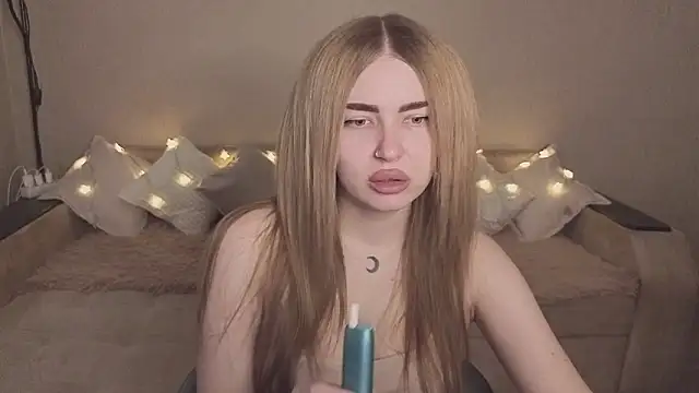 Snapshot of ViolettaLopez chatting on November 2025 09:08:02 AM ViolettaLopez online show from November 2025 09:08:02 AM