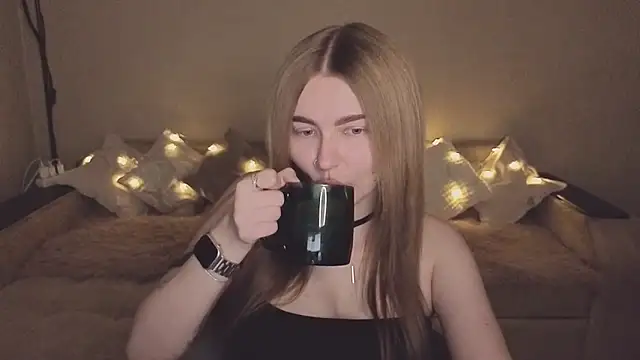 Snapshot of ViolettaLopez chatting on November 2025 01:32:02 PM ViolettaLopez online show from November 2025 01:32:02 PM