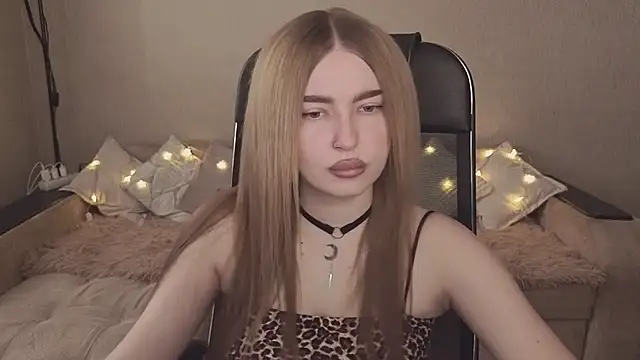 Snapshot of ViolettaLopez chatting on November 2025 10:15:01 AM ViolettaLopez online show from November 2025 10:15:01 AM