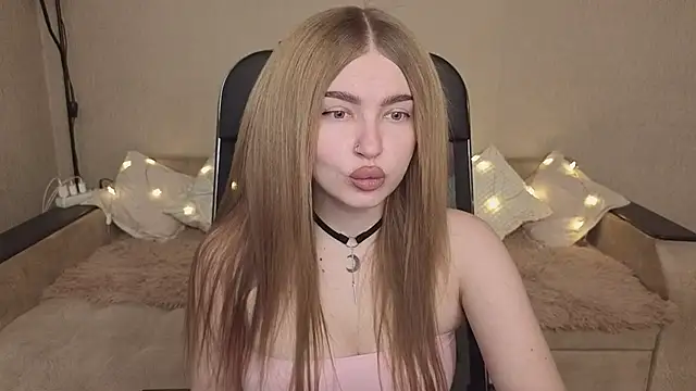 Snapshot of ViolettaLopez chatting on November 2025 10:59:01 AM ViolettaLopez online show from November 2025 10:59:01 AM