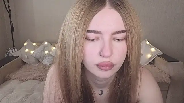 Snapshot of ViolettaLopez chatting on November 2025 10:26:02 AM ViolettaLopez online show from November 2025 10:26:02 AM