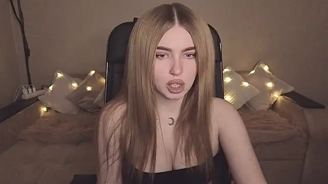 Snapshot of ViolettaLopez chatting on November 2025 01:46:02 PM ViolettaLopez online show from November 2025 01:46:02 PM