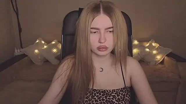 Snapshot of ViolettaLopez chatting on December 2025 01:20:02 PM ViolettaLopez online show from December 2025 01:20:02 PM