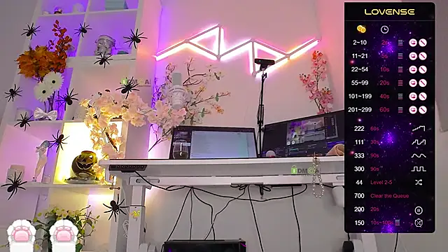 Snapshot of Elena-Marilyn chatting on October 2025 08:32:01 PM Elena-Marilyn online show from October 2025 08:32:01 PM