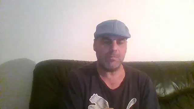 Snapshot of espartano20212021 chatting on December 2025 06:37:02 PM espartano20212021 online show from December 2025 06:37:02 PM