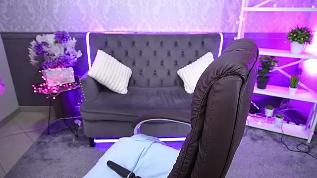 LittleShyy online show from November 2025 01:54:02 PM