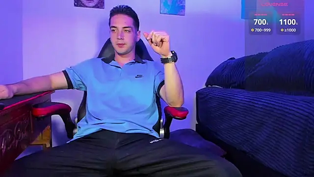 Snapshot of Alex_smith00 chatting on December 2024 12:53:02 AM Alex smith00 online show from December 2024 12:53:02 AM