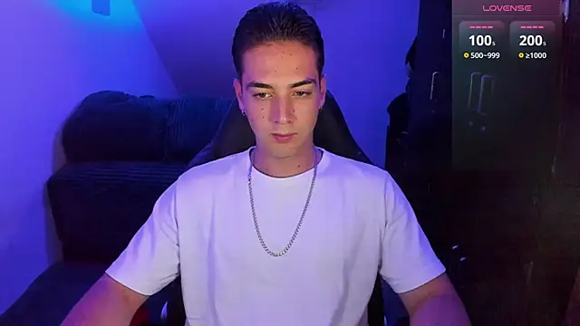 Snapshot of Alex_smith00 chatting on December 2024 11:56:02 PM Alex smith00 online show from December 2024 11:56:02 PM