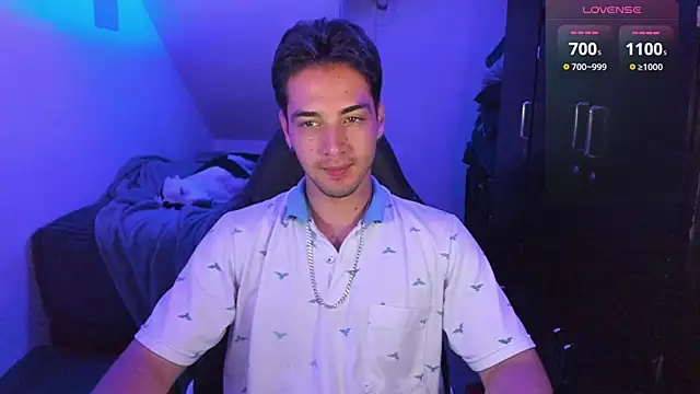 Snapshot of Alex_smith00 chatting on January 2025 04:27:01 PM Alex smith00 online show from January 2025 04:27:01 PM