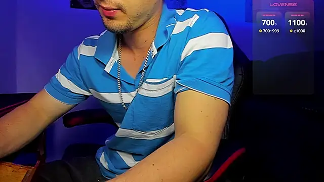 Snapshot of Alex_smith00 chatting on January 2025 01:37:02 AM Alex smith00 online show from January 2025 01:37:02 AM