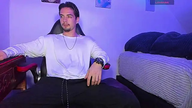 Snapshot of Alex_smith00 chatting on January 2025 01:10:02 AM Alex smith00 online show from January 2025 01:10:02 AM