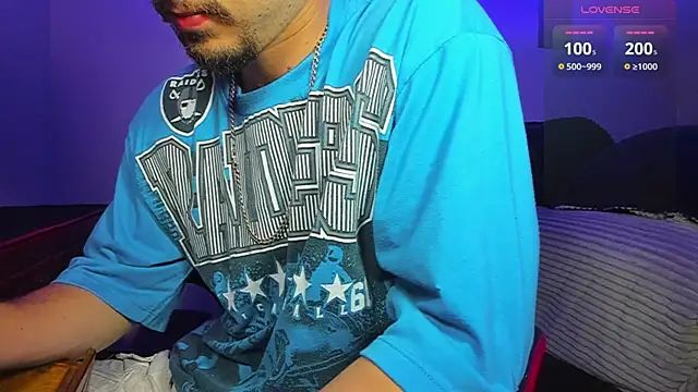 Snapshot of Alex_smith00 chatting on February 2025 11:42:02 PM Alex smith00 online show from February 2025 11:42:02 PM