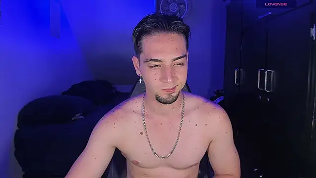 Snapshot of Alex_smith00 chatting on October 2025 10:43:02 PM Alex smith00 online show from October 2025 10:43:02 PM