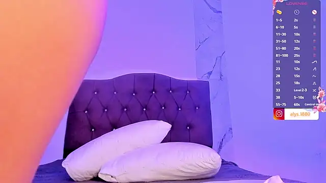 alysson 18 online show from October 2025 02:43:02 PM