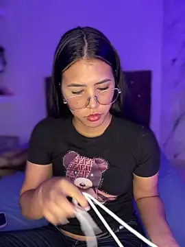 alysson 18 online show from April 2026 09:15:02 PM