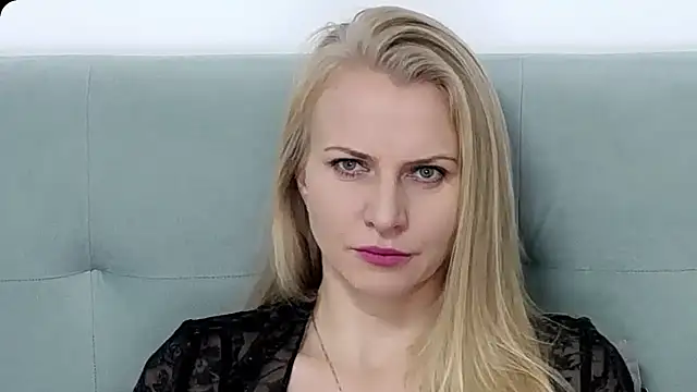 K  Adrienne online show from November 2025 06:02:02 AM