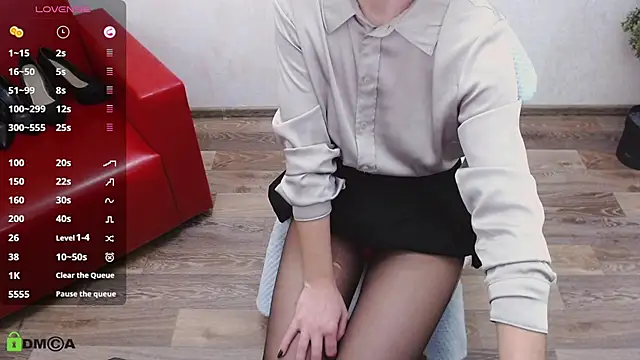 Snapshot of VickyGolden chatting on November 2025 04:40:01 AM VickyGolden online show from November 2025 04:40:01 AM