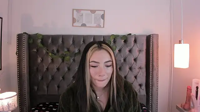 Snapshot of Kim_Blane chatting on February 2025 03:30:02 AM Kim Blane online show from February 2025 03:30:02 AM