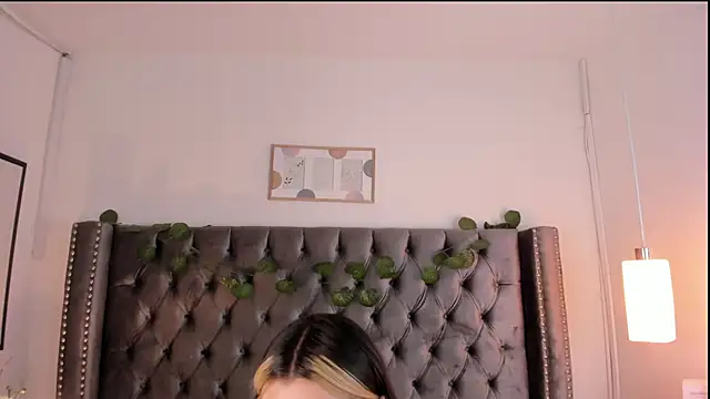 Snapshot of Kim_Blane chatting on March 2025 04:06:02 AM Kim Blane online show from March 2025 04:06:02 AM