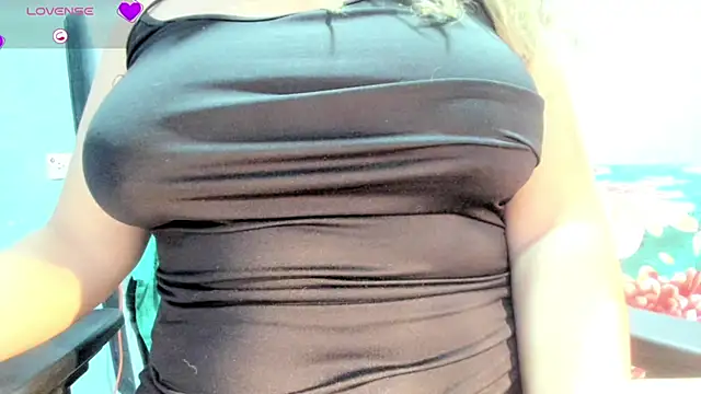 Snapshot of Tiffany_teressa chatting on October 2025 04:18:02 AM Tiffany teressa online show from October 2025 04:18:02 AM