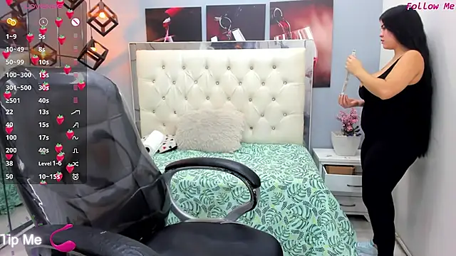 pearl weet online show from May 2026 06:09:01 PM