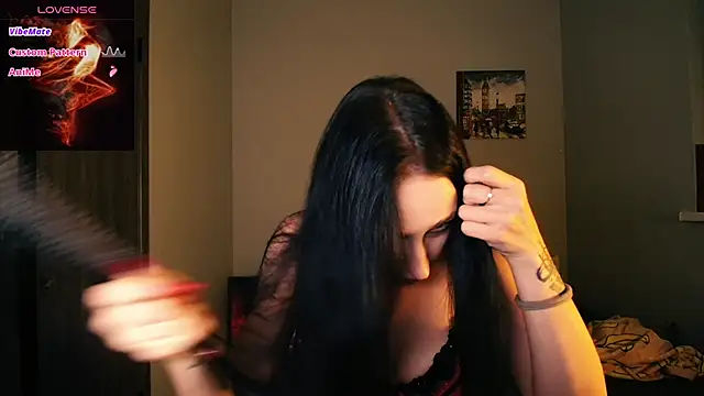 Snapshot of AliceTurnOn chatting on November 2025 10:45:02 PM AliceTurnOn online show from November 2025 10:45:02 PM