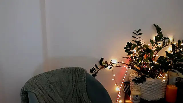 Xentthia online show from February 2025 04:47:01 PM