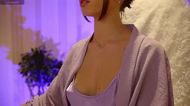 Danielle Thomas online show from February 2025 12:03:02 PM