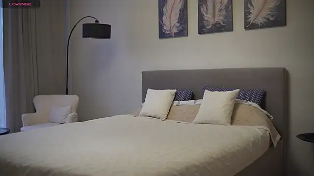 Danielle Thomas online show from September 2025 09:44:01 AM