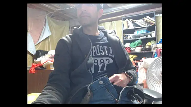 Snapshot of Gsmile1 chatting on December 2024 01:36:02 AM Gsmile1 online show from December 2024 01:36:02 AM