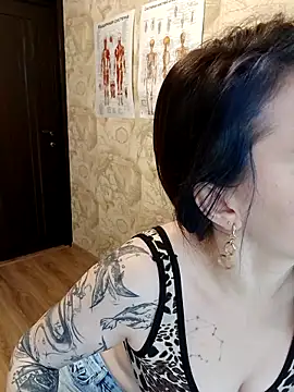 LazyTanukii online show from November 2025 06:46:01 AM