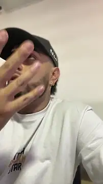Snapshot of dereck_fiore chatting on June 2026 07:18:02 PM dereck fiore online show from June 2026 07:18:02 PM