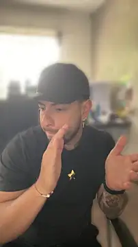Snapshot of dereck_fiore chatting on July 2026 04:05:02 PM dereck fiore online show from July 2026 04:05:02 PM