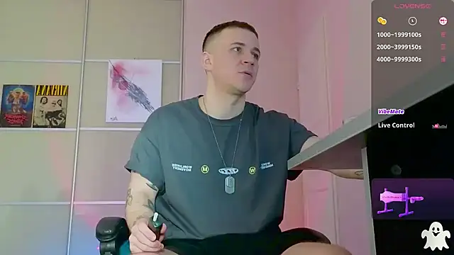 Snapshot of Ethan_and_mike chatting on November 2025 10:20:01 AM Ethan and mike online show from November 2025 10:20:01 AM