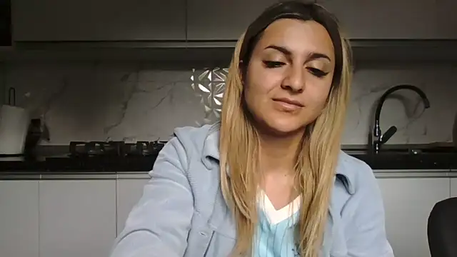 Snapshot of NicolePlay chatting on June 2026 05:53:02 AM NicolePlay online show from June 2026 05:53:02 AM
