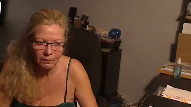 Snapshot of XTRAHORNYONE chatting on February 2025 12:20:02 AM XTRAHORNYONE online show from February 2025 12:20:02 AM