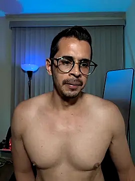 Snapshot of towers_j chatting on September 2025 03:50:02 AM towers j online show from September 2025 03:50:02 AM