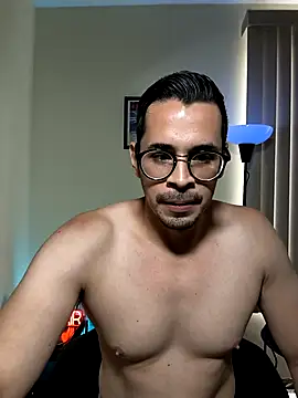 Snapshot of towers_j chatting on November 2025 07:23:02 PM towers j online show from November 2025 07:23:02 PM