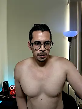 Snapshot of towers_j chatting on November 2025 06:18:02 PM towers j online show from November 2025 06:18:02 PM