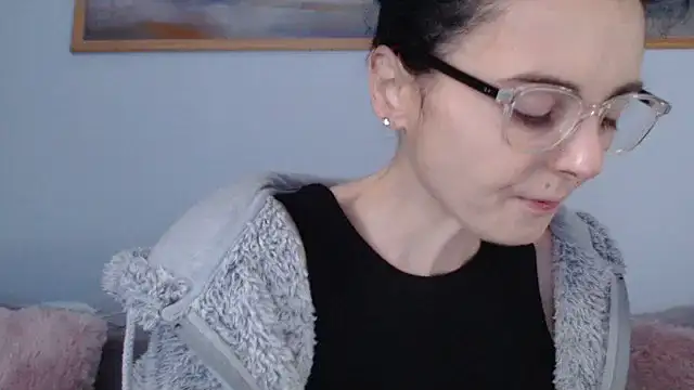 cleophee online show from April 2026 05:52:01 AM