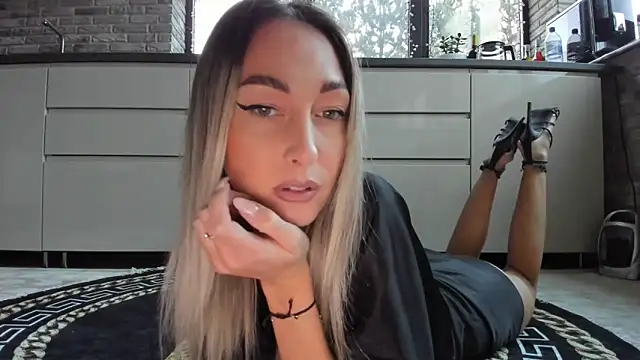 StarryHanna online show from October 2025 01:28:01 PM